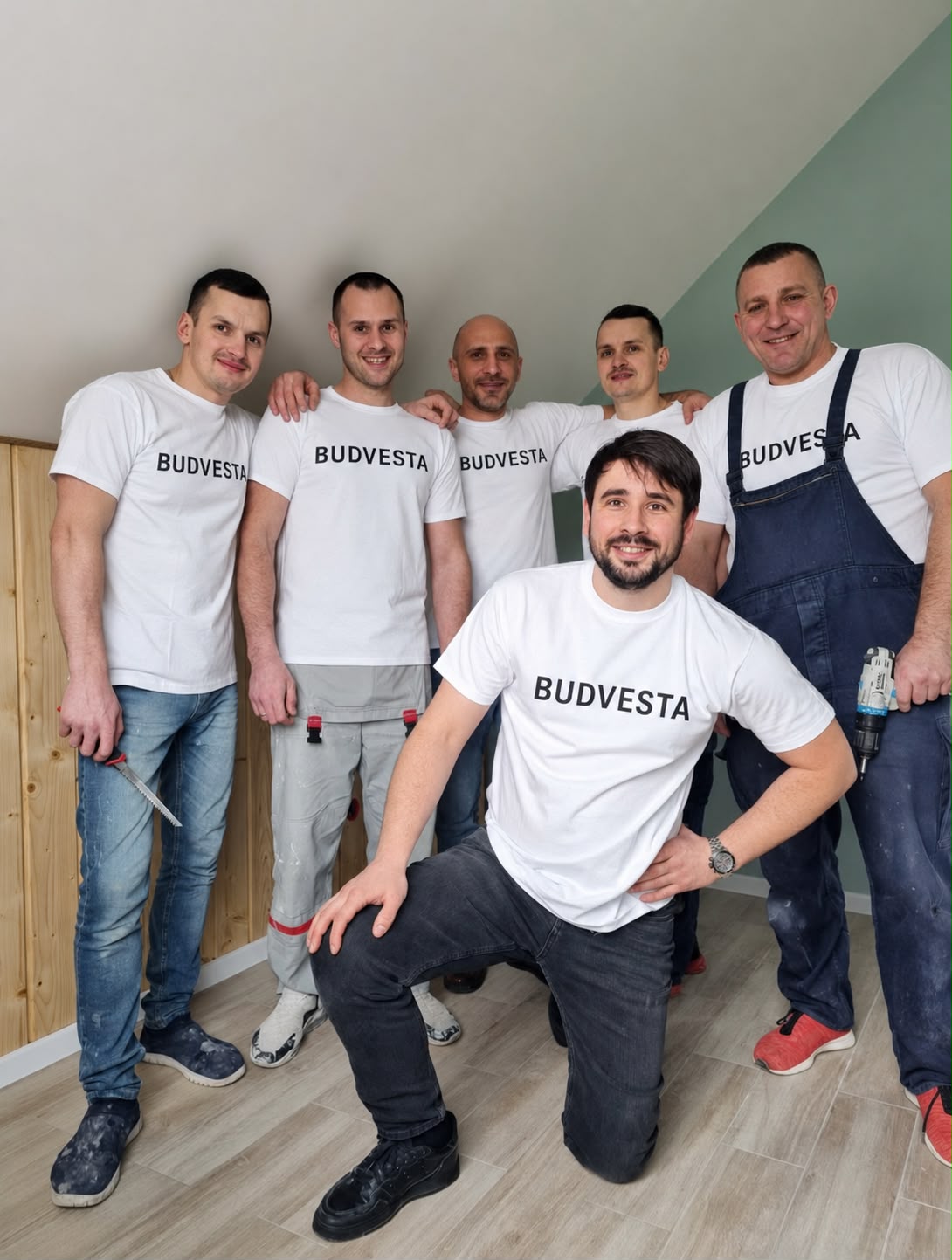 Zespół realizacyjny BUDVESTA w koszulkach firmowych